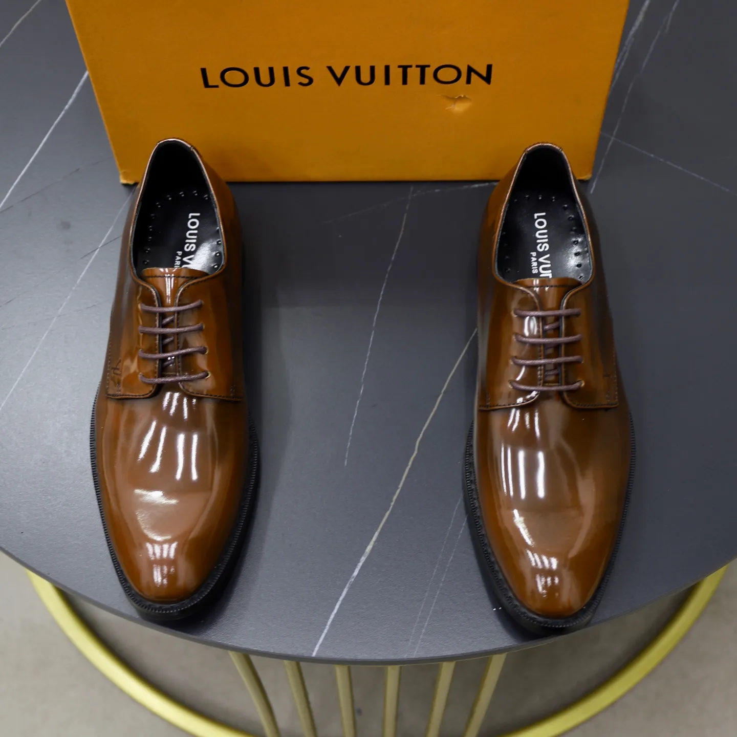 Ex-factory price: 500💰🙅‍♂️🙅‍♂️🙅‍♂️ Brand: LV Louis Vuitton Standard code: Men's size 38-44 (45 can be customized) Grade: Same style as the official website Original order quality Material: Original cowhide surface Comfortable cowhide lining Original outsole Style category: Men's fashionable casual leather shoes Distinguished big-name luxury elements Top luxury Color: actual picture color